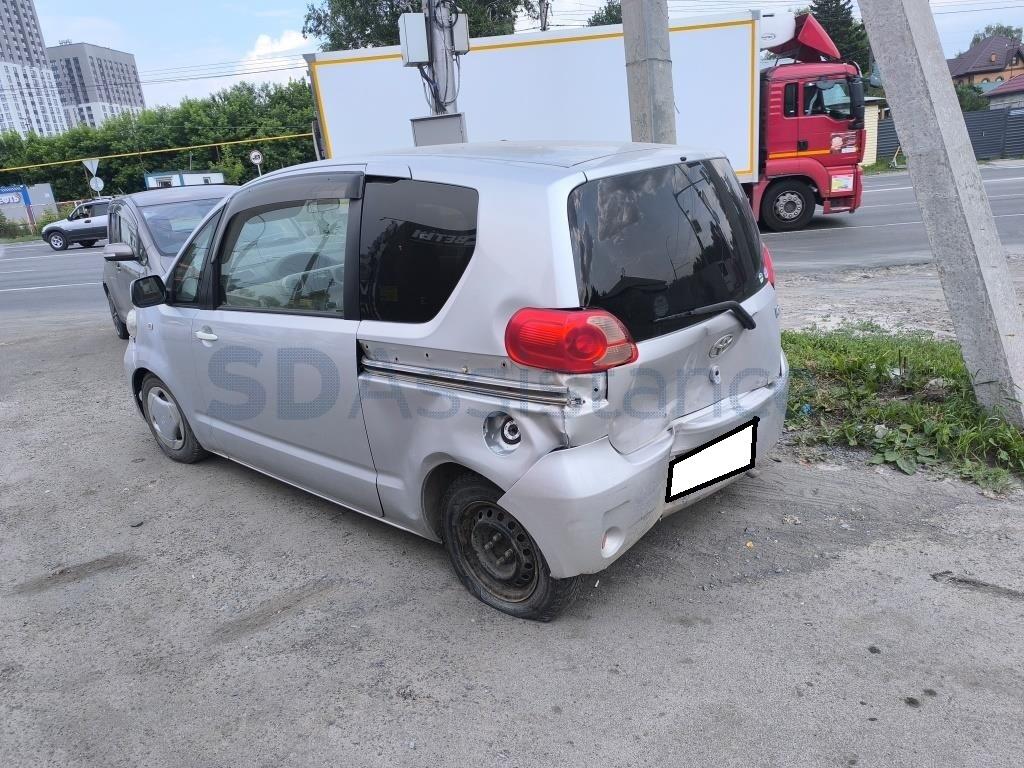 Toyota Porte 2005 г