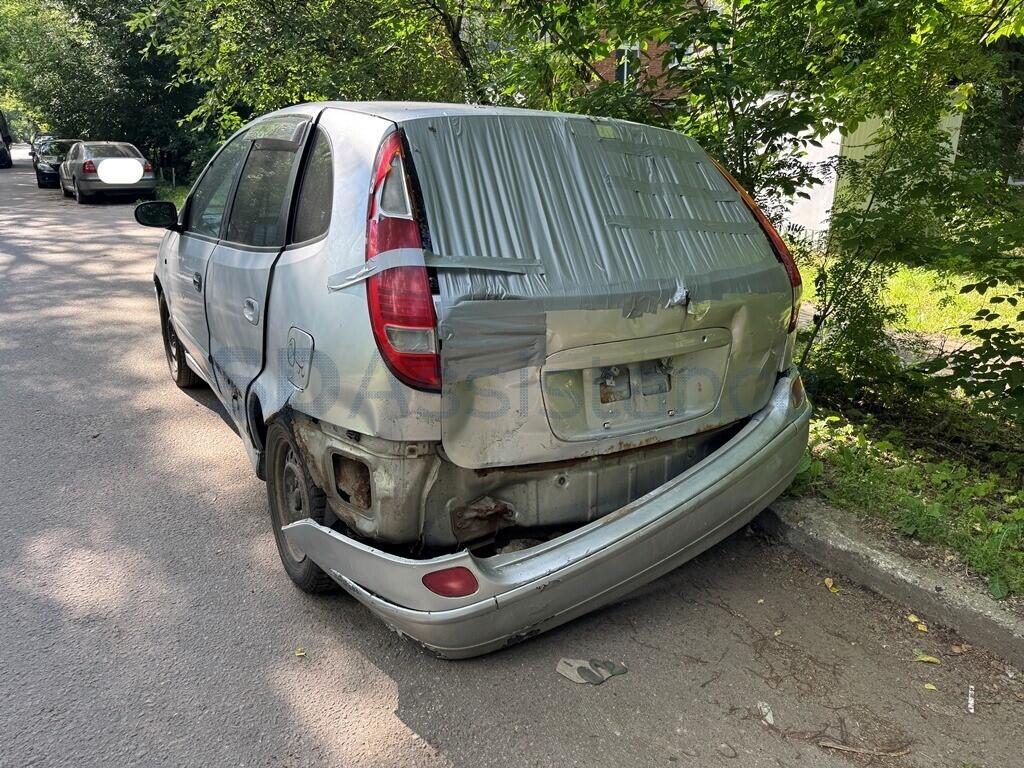Nissan Tino 2000 г