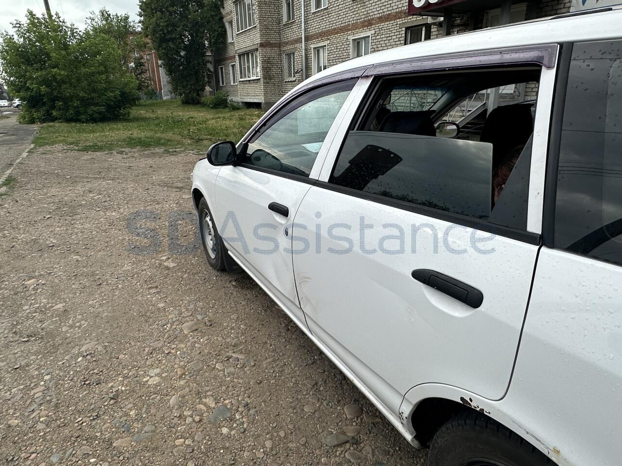 Nissan AD 2000 г