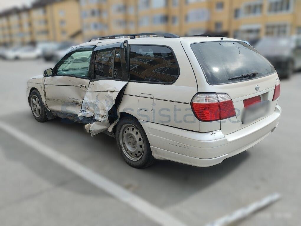 NISSAN Primera 2000 г